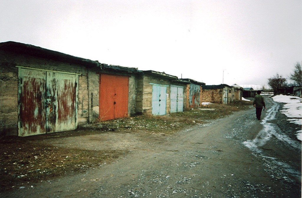 Хайдаркан, гаражи, 2007 год